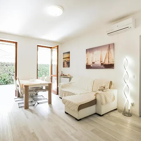 Apartment Cozy In With Kitchen Bardolino
