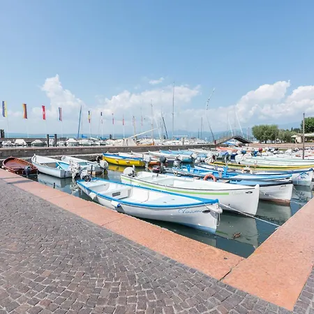 Апартаменты Lovely In With Wifi